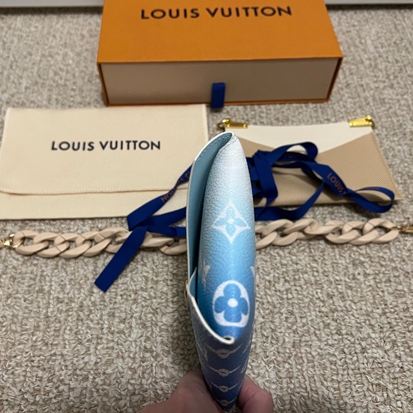 LV Monogram Giant By The Pool Medium Kirigami Pochette Beige Blue Envelope Pouch - Picture 6 of 14